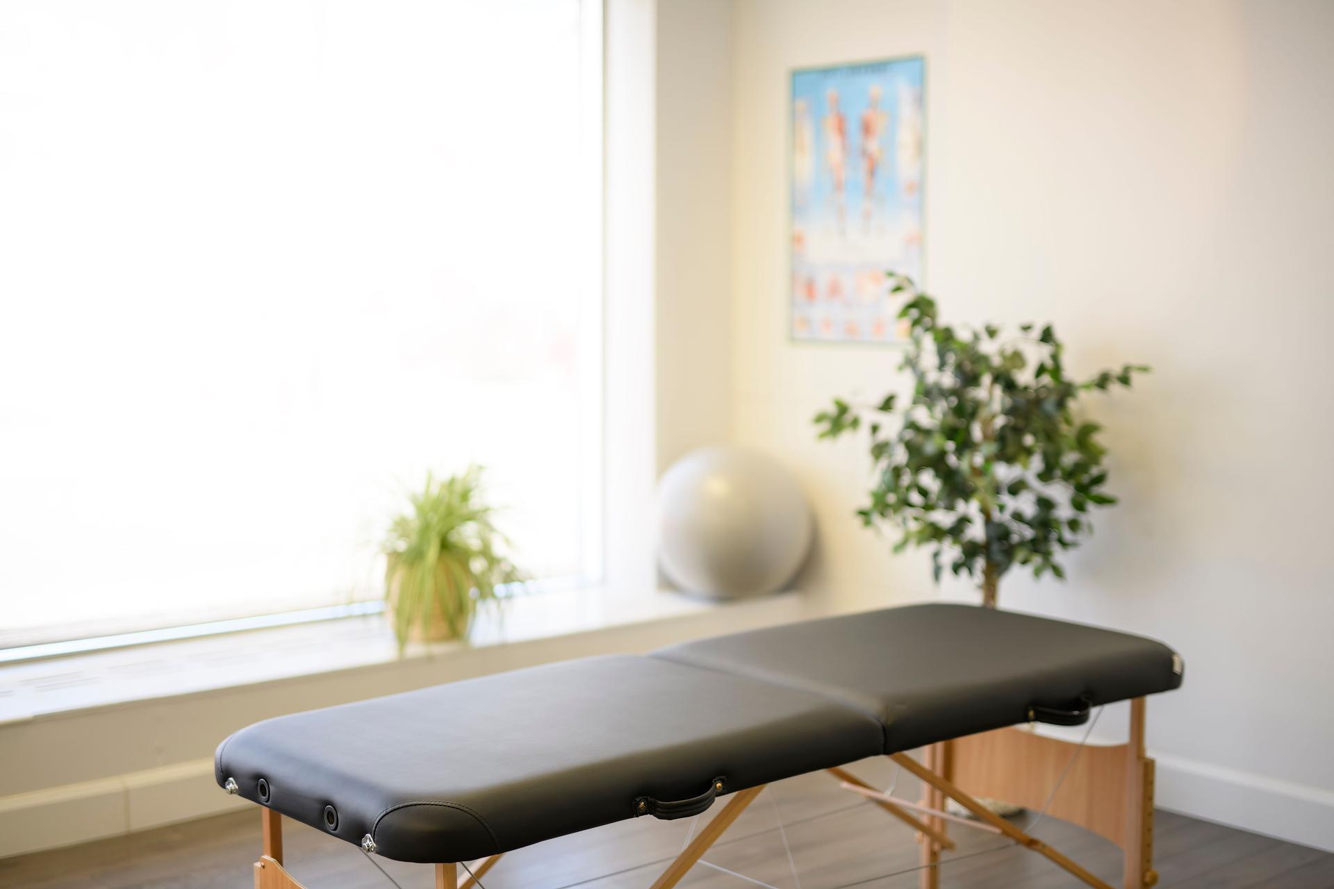 Complete physiotherapy room. aesthetic clinic